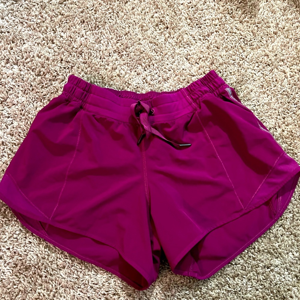 Lululemon Hotty Hot Shorts 2.5” Size 6